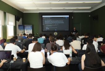 Participants actively followed the scientific sessions, engaging with the program’s lectures and hands-on activities across robotics and AI.